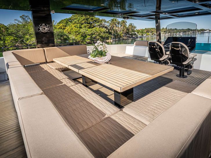 ISLAND MAJESTY Sunreef 68 Supreme Power - flybridge seating area ISLAND MAJESTY Sunreef 68 Supreme Power - flybridge seating area