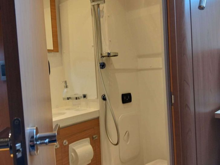 ITALY Bali 5.4 - cabin 2 bathroom ITALY Bali 5.4 - cabin 2 bathroom