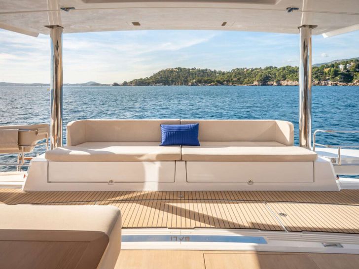 FARBEN Bali 5.8 - aft deck seating FARBEN Bali 5.8 - aft deck seating
