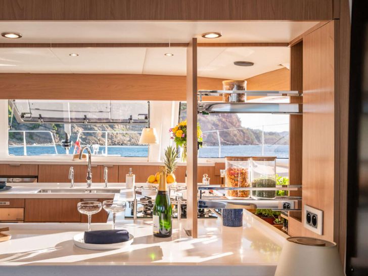 FARBEN Bali 5.8 - galley and bar FARBEN Bali 5.8 - galley and bar