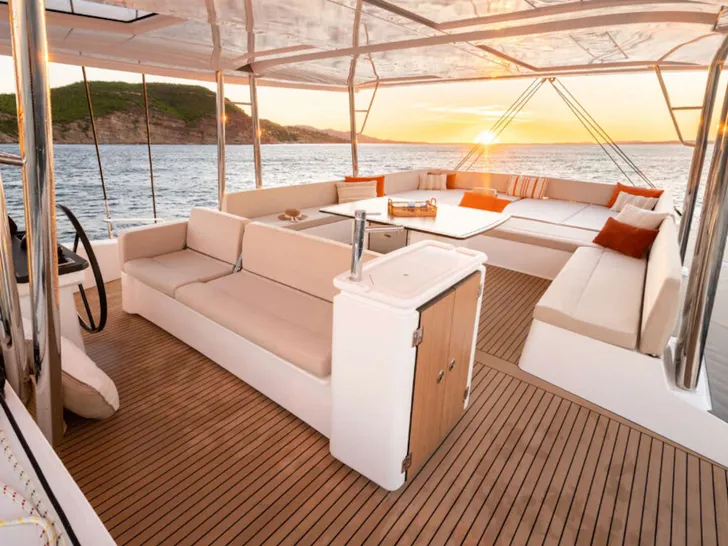 FARBEN Bali 5.8 - flybridge FARBEN Bali 5.8 - flybridge