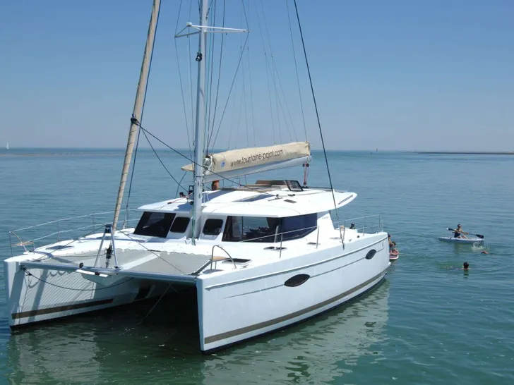 MAHANA Fountaine Pajot Helia 44 - anchored bow view MAHANA Fountaine Pajot Helia 44 - anchored bow view