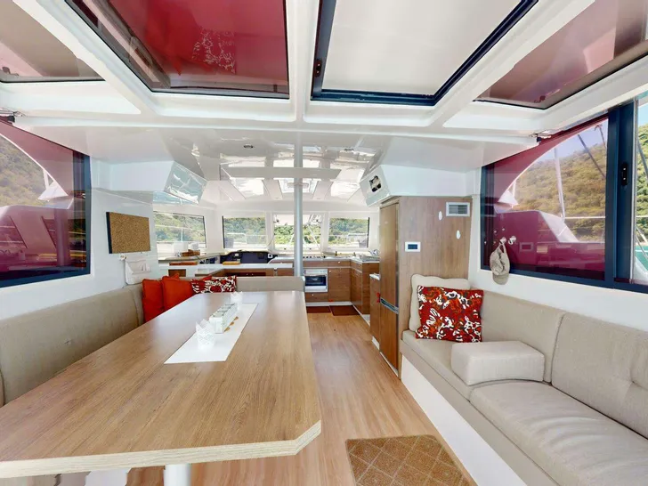 AQUATIC ODYSSEY Bali 4.2 - saloon AQUATIC ODYSSEY Bali 4.2 - saloon