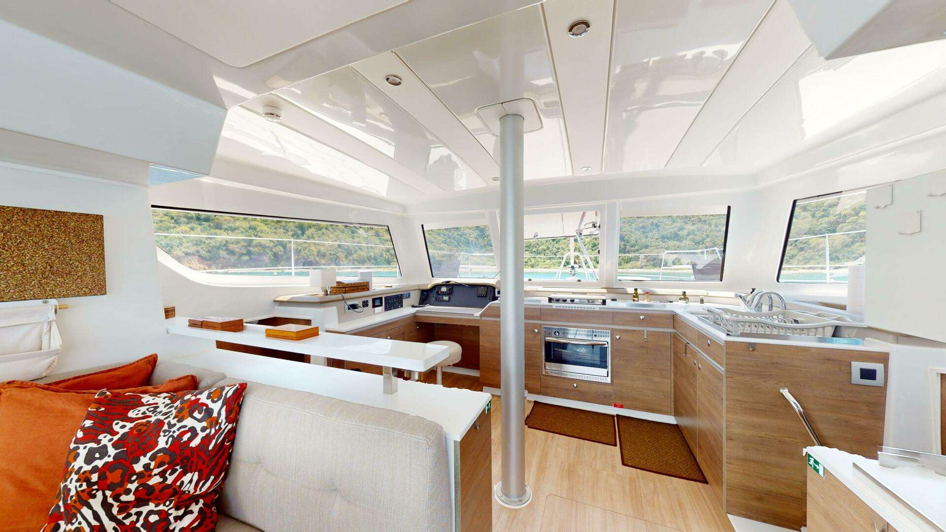 AQUATIC ODYSSEY Bali 4.2 - galley and control center