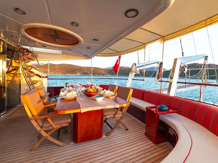 Aft Dining and Seating Area Aft Dining and Seating Area