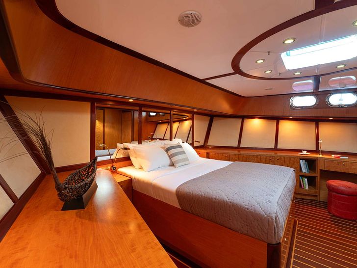 Master Cabin Master Cabin