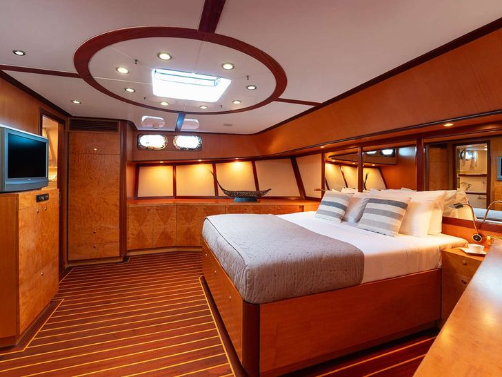 Master Cabin Master Cabin