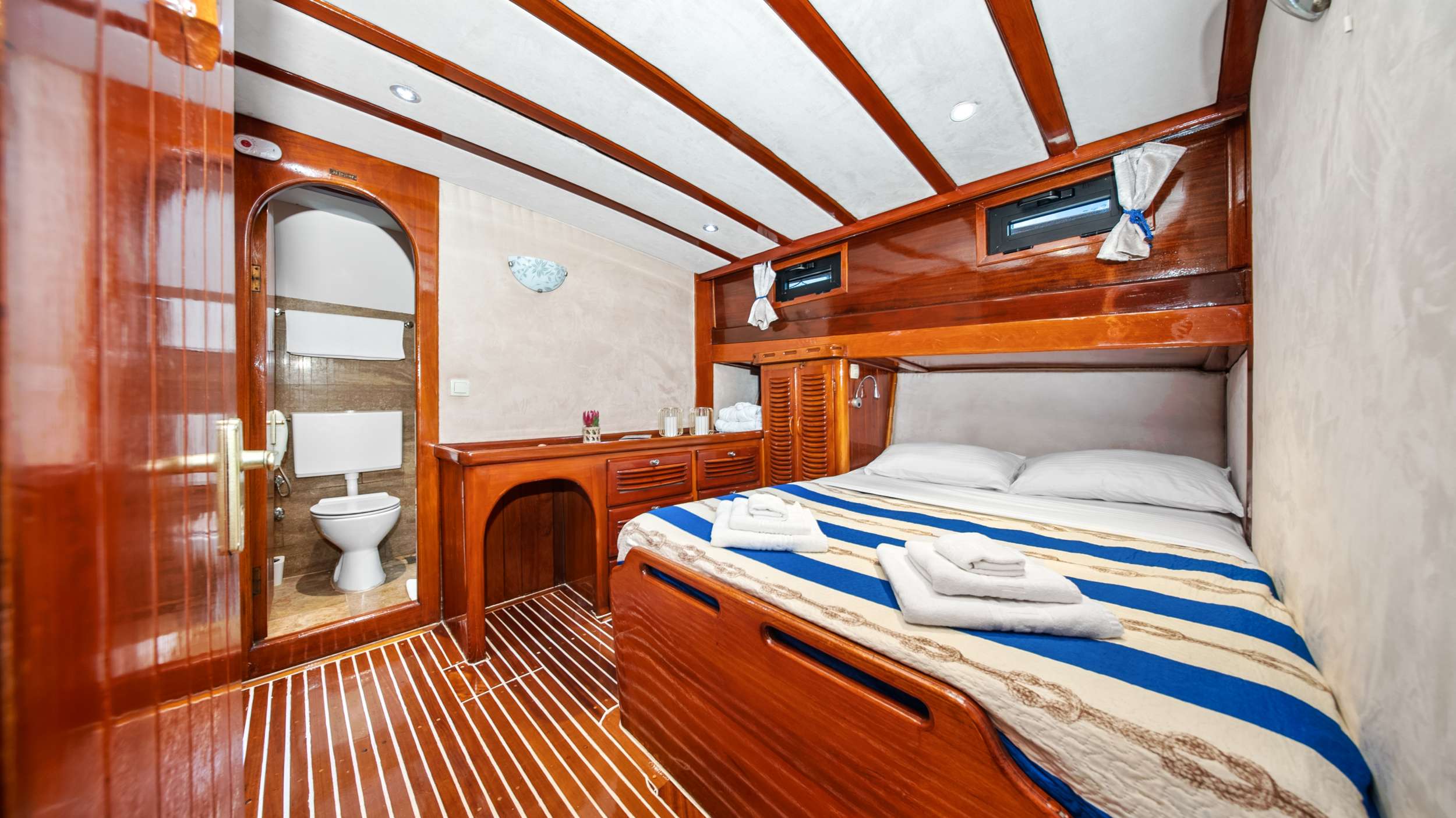 Charter Yacht ELEGANZA - Custom Gulet 27m - 5 Cabins - Split - Dubrovnik - Hvar - Croatia
