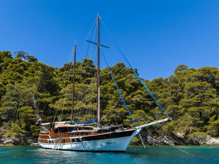 ELEGANZA Custom Gulet 27m - anchored ELEGANZA Custom Gulet 27m - anchored