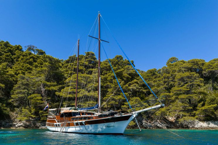 Charter Yacht ELEGANZA - Custom Gulet 27m - 5 Cabins - Split - Dubrovnik - Hvar - Croatia