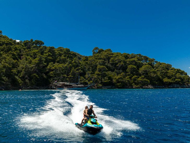 ELEGANZA Custom Gulet 27m - jet skiing ELEGANZA Custom Gulet 27m - jet skiing