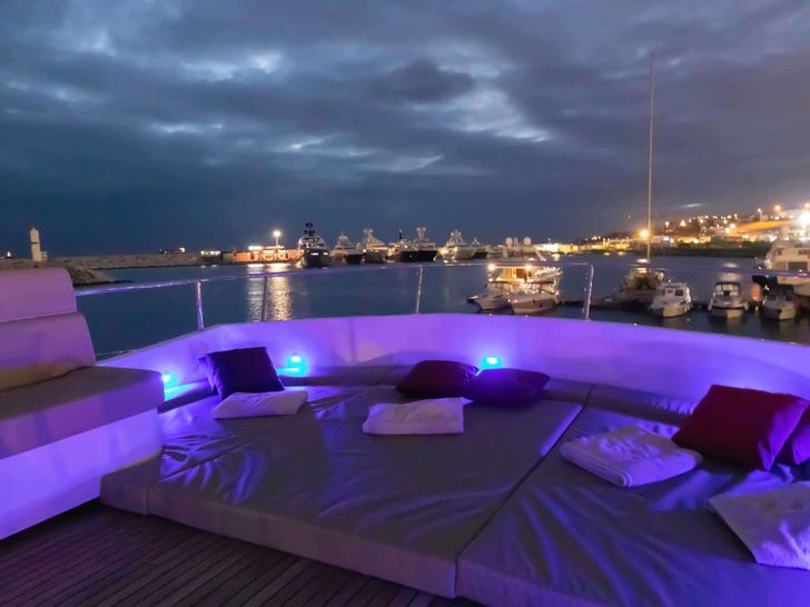 WIDE LIBERTY Torgem 28m - alfresco lounge at night WIDE LIBERTY Torgem 28m - alfresco lounge at night