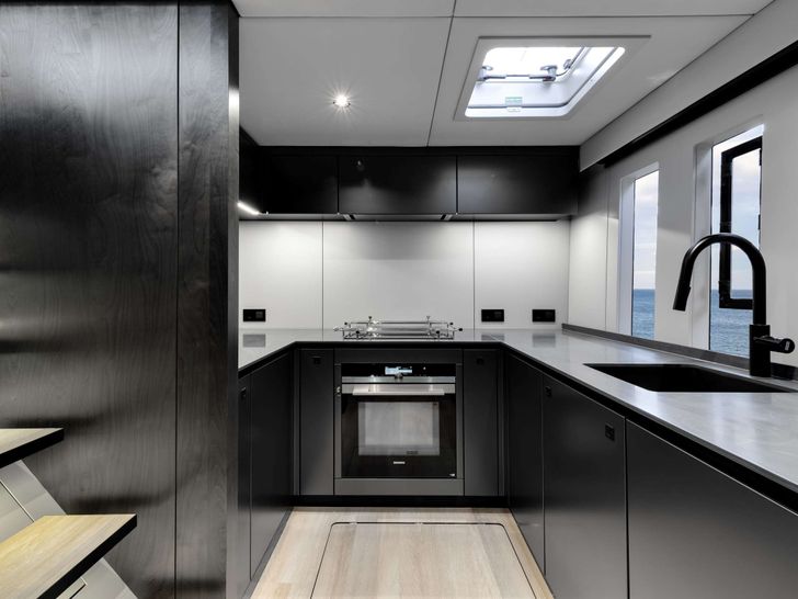 AGATA BLU Sunreef 70 - galley AGATA BLU Sunreef 70 - galley