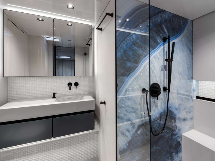 AGATA BLU Sunreef 70 - master cabin bathroom AGATA BLU Sunreef 70 - master cabin bathroom