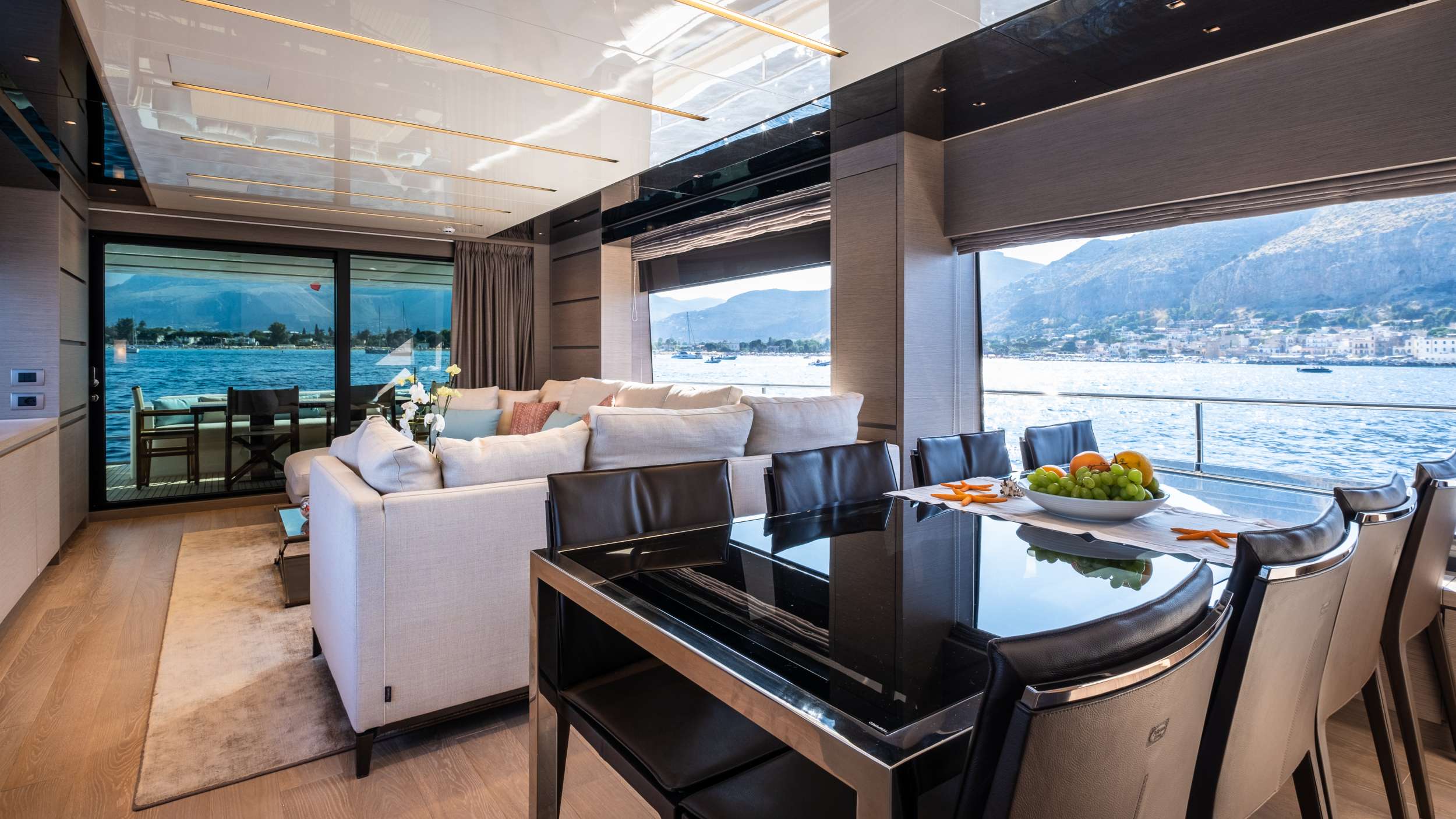 ALEXANDER M Sanlorenzo SL78 - main dining area