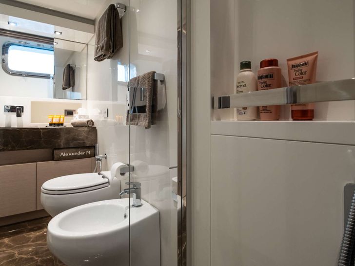 ALEXANDER M Sanlorenzo SL78 - master cabin bathroom ALEXANDER M Sanlorenzo SL78 - master cabin bathroom