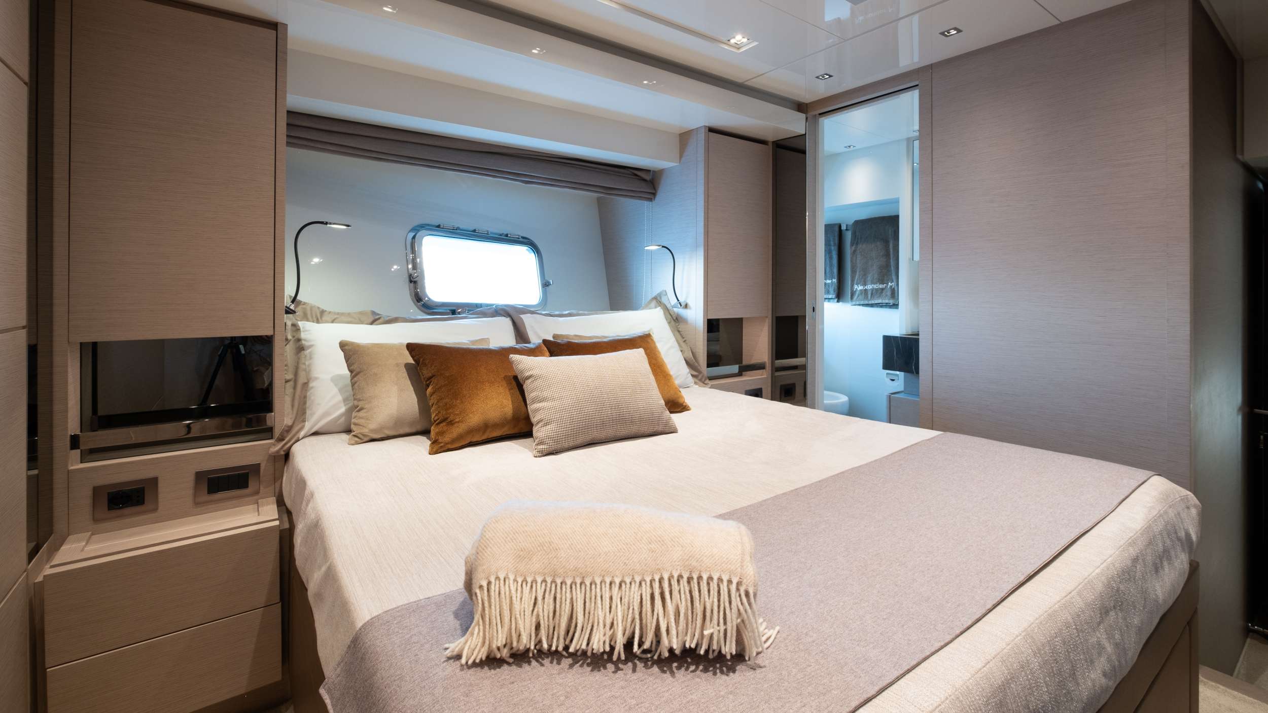 ALEXANDER M Sanlorenzo SL78 - VIP cabin