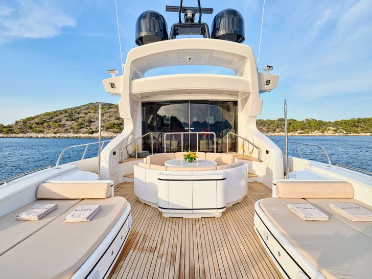 WET PANTHER Mangusta Open 105 - sun deck WET PANTHER Mangusta Open 105 - sun deck