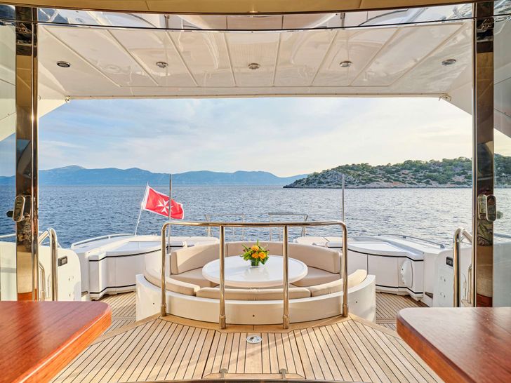 WET PANTHER Mangusta Open 105 - alfresco lounge WET PANTHER Mangusta Open 105 - alfresco lounge