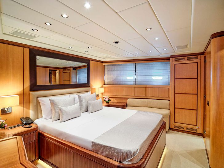 WET PANTHER Mangusta Open 105 - VIP cabin WET PANTHER Mangusta Open 105 - VIP cabin