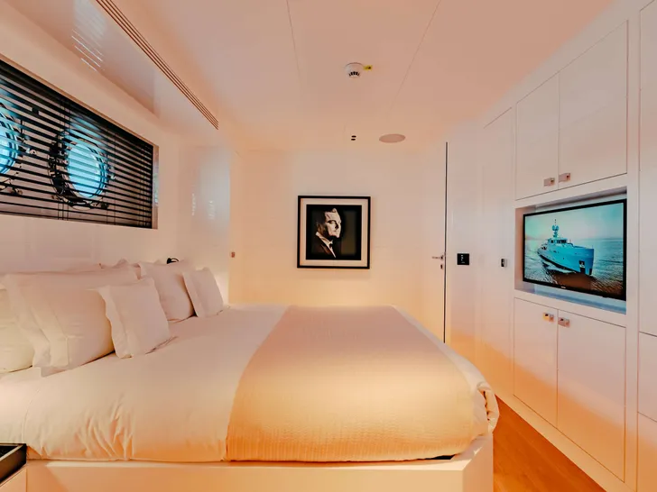 CARMEN Aegean 37m - VIP cabin 1 CARMEN Aegean 37m - VIP cabin 1