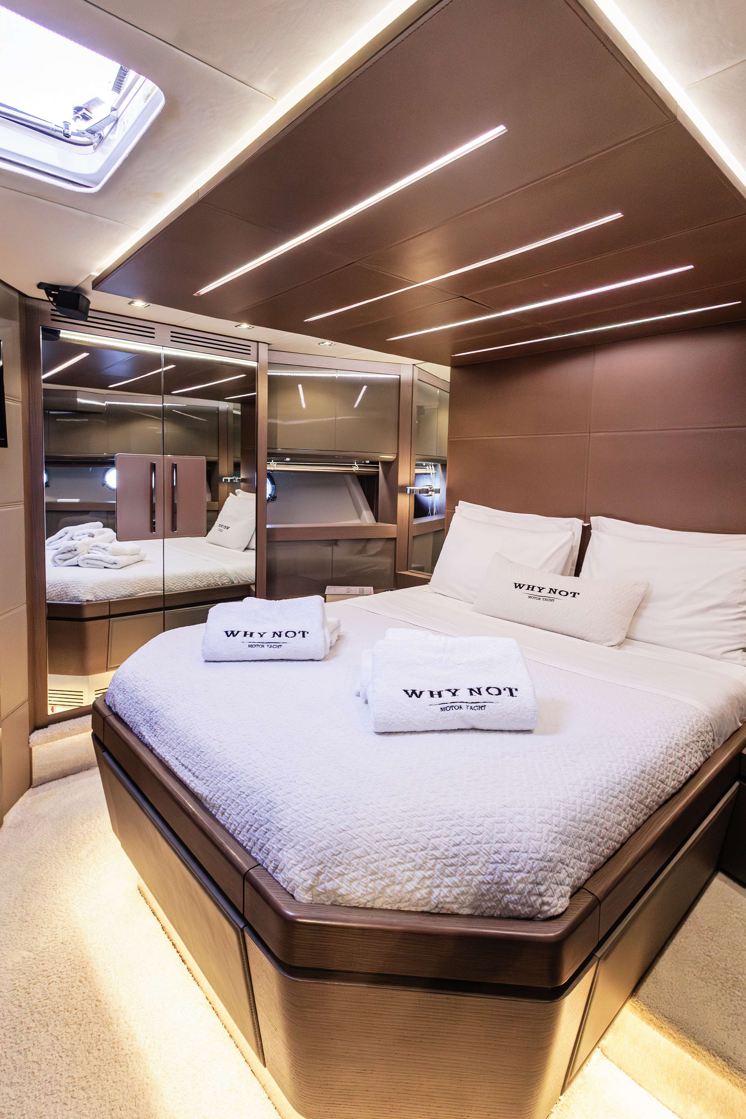 WHY NOT Dominator 78 - VIP cabin 1