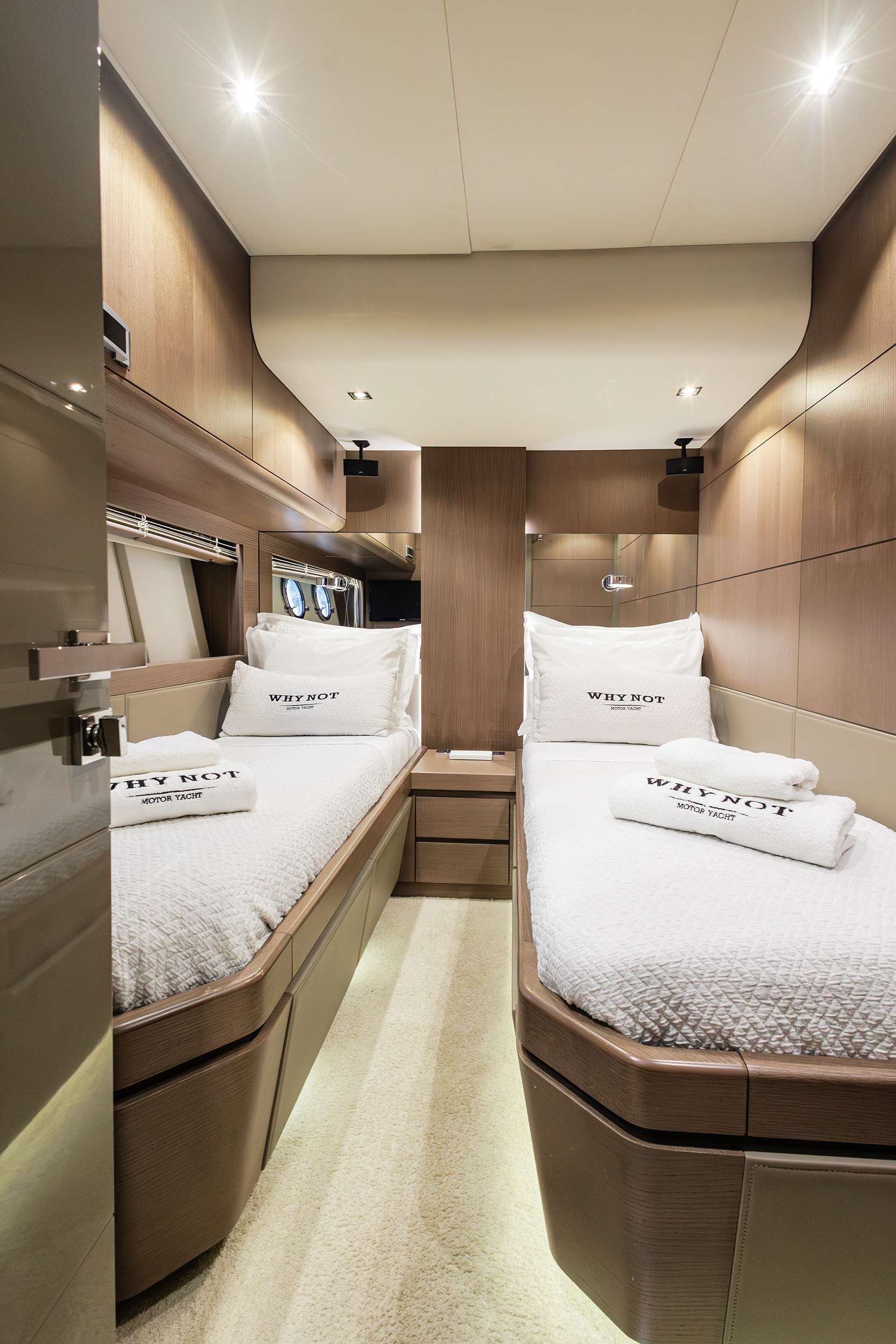 WHY NOT Dominator 78 - twin cabin