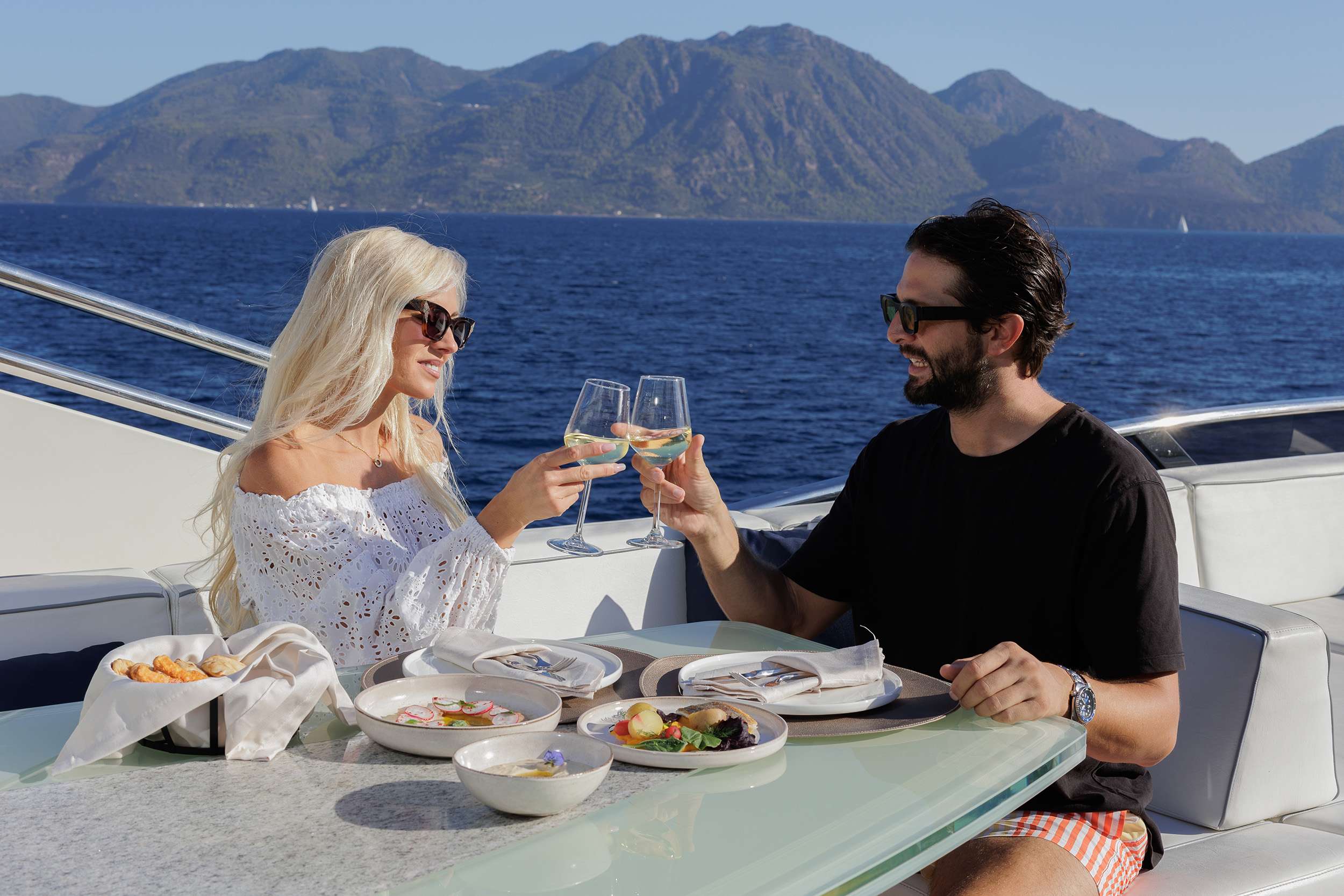 WHY NOT Dominator 78 - romantic wine date