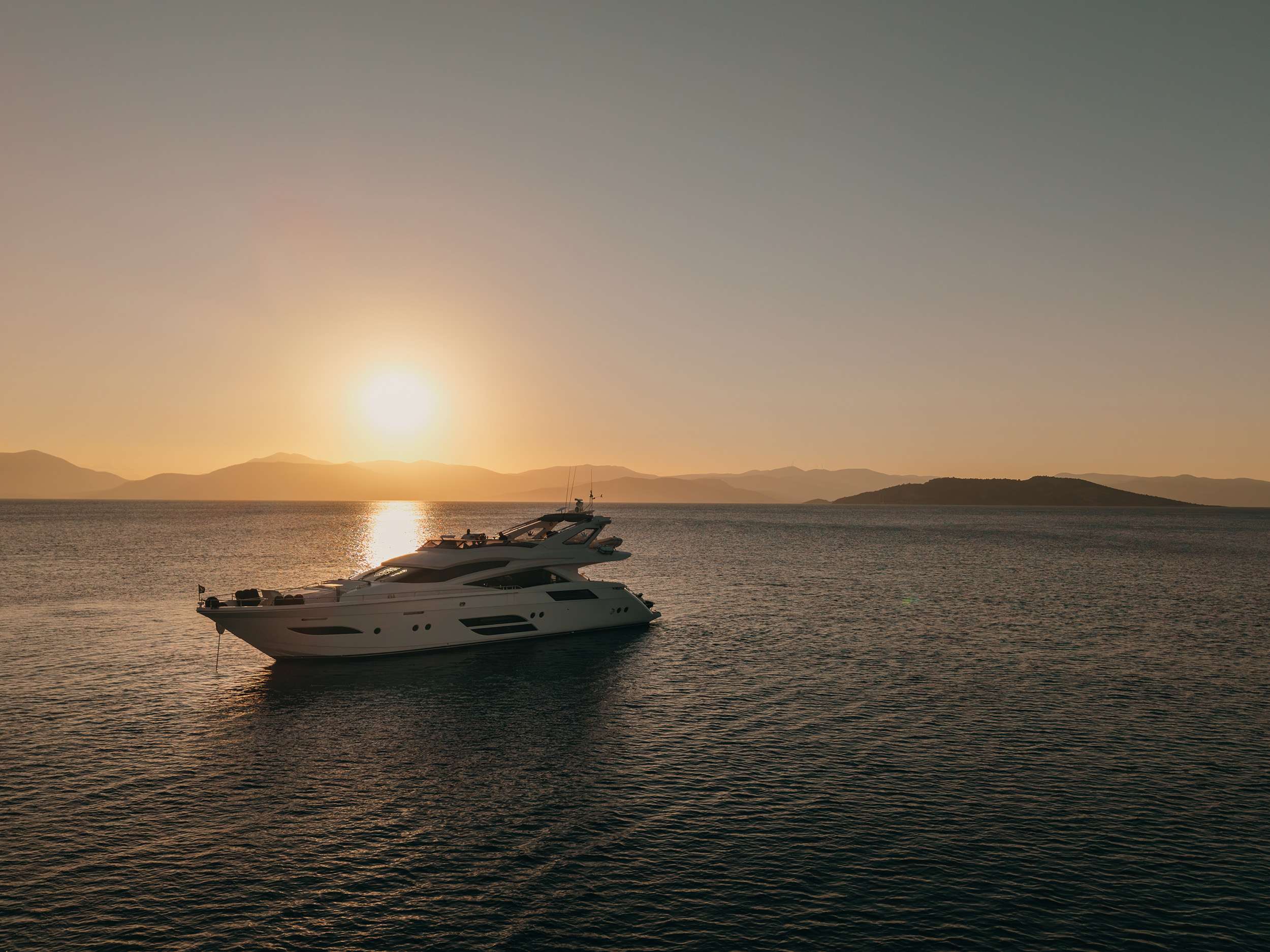 WHY NOT Dominator 78 - under the sunset