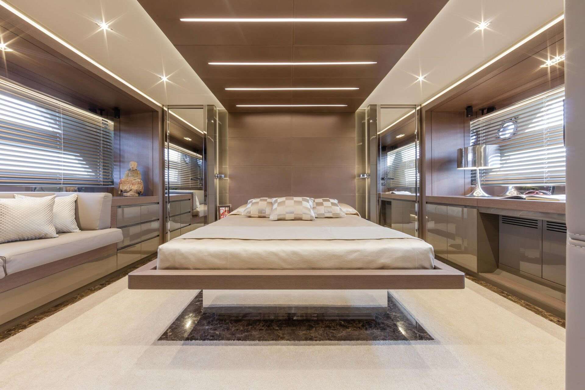 WHY NOT Dominator 78 - master cabin