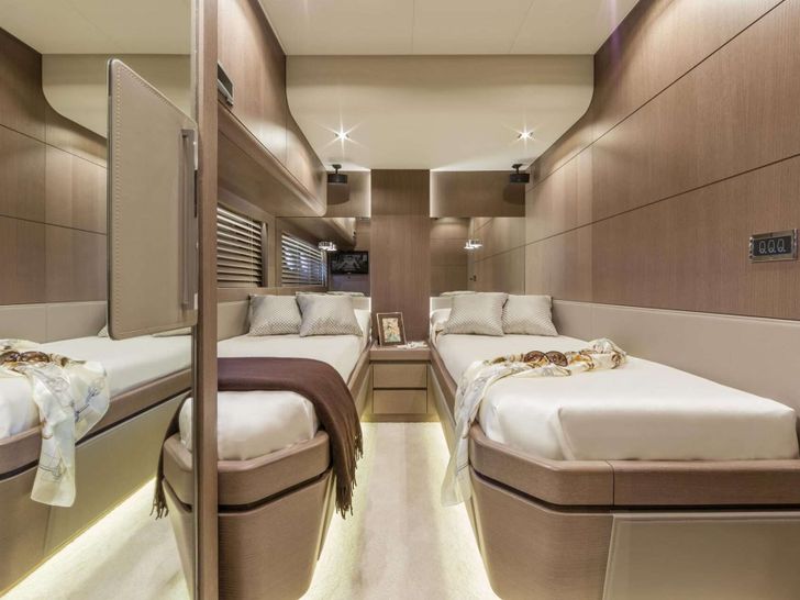 WHY NOT Dominator 78 - twin cabin WHY NOT Dominator 78 - twin cabin