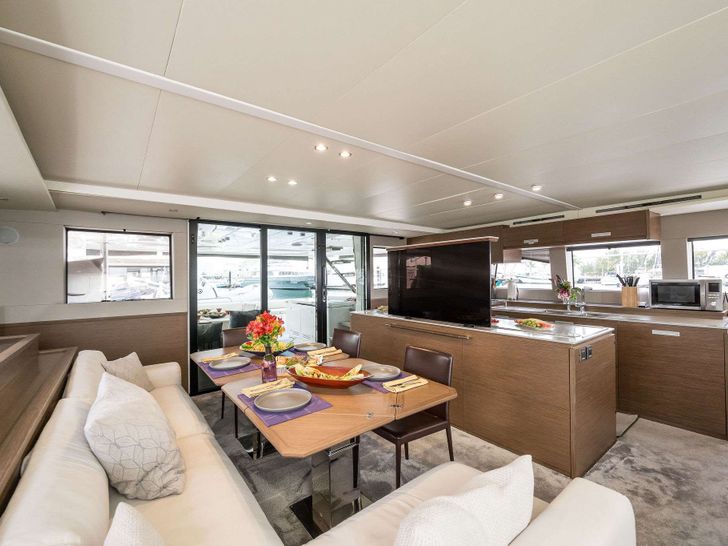 ATLANTIA Lagoon 630 - Interior Dining ATLANTIA Lagoon 630 - Interior Dining