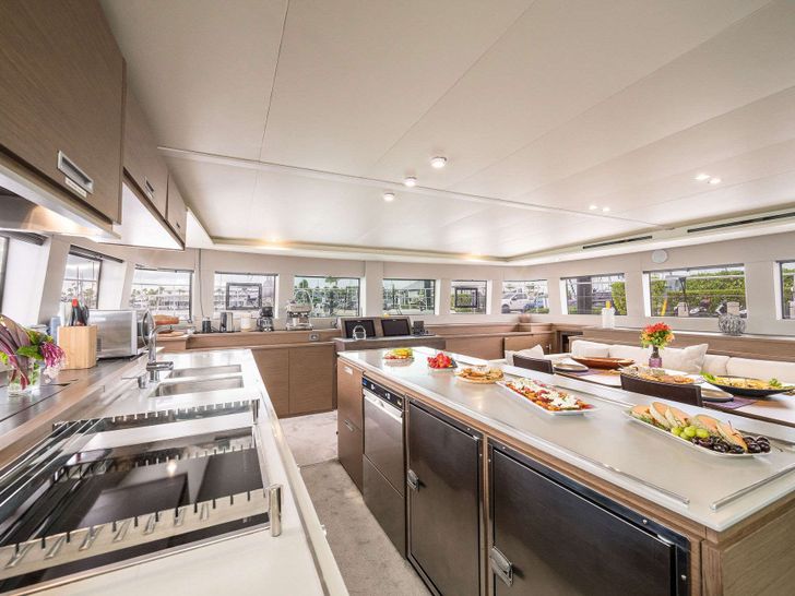 ATLANTIA Lagoon 630 - Galley ATLANTIA Lagoon 630 - Galley