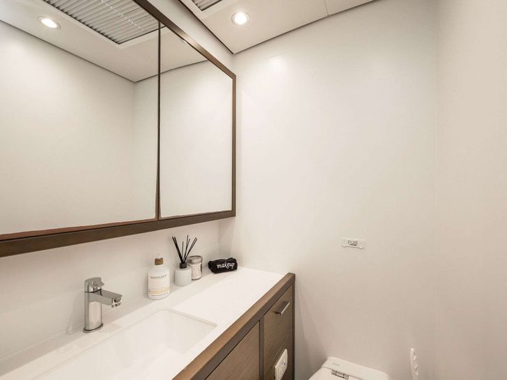 ATLANTIA Lagoon 630 - Head ATLANTIA Lagoon 630 - Head