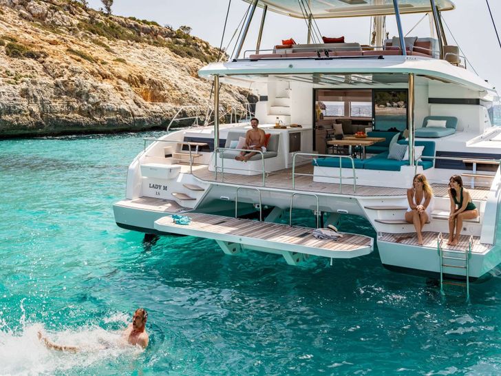 HUMBLE ONE Lagoon 55 - aft view HUMBLE ONE Lagoon 55 - aft view