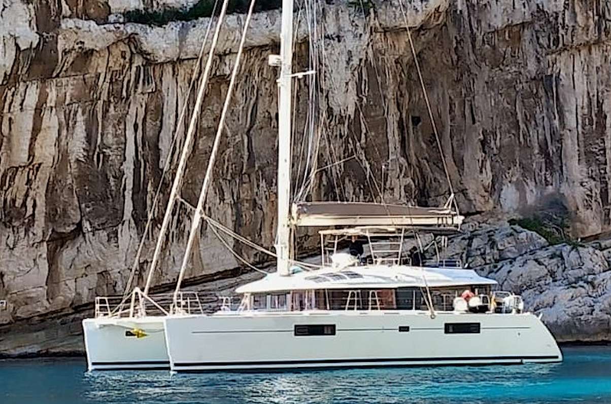 EVER III Lagoon 560 - side profile