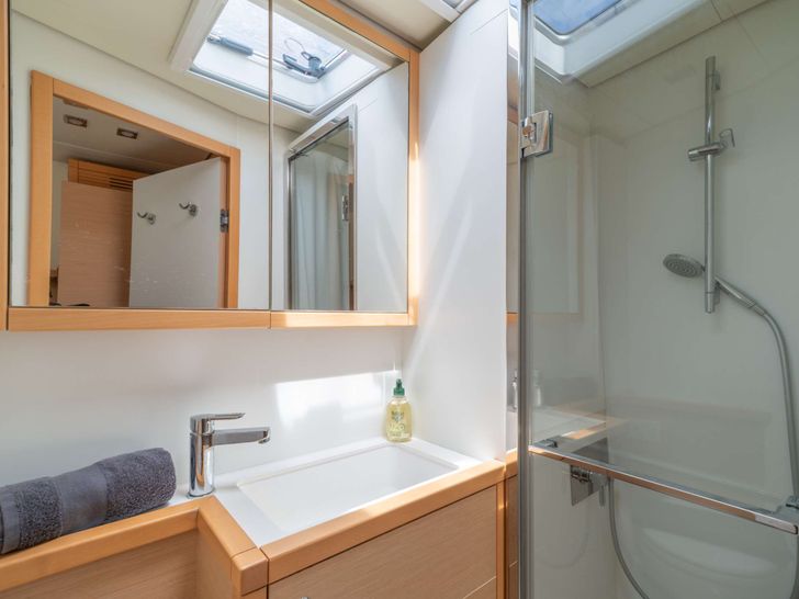 EVER III Lagoon 560 - cabin bathroom EVER III Lagoon 560 - cabin bathroom