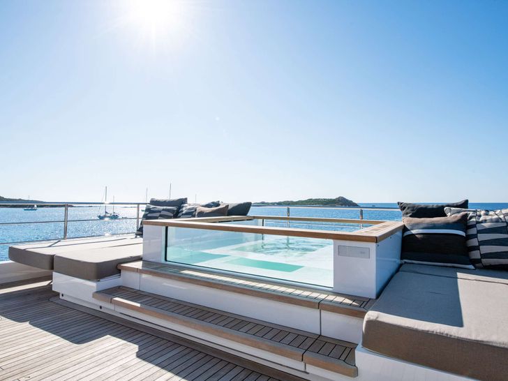 SABAI Cantiere Delle Marche Nauta Air 110 - sun deck jacuzzi SABAI Cantiere Delle Marche Nauta Air 110 - sun deck jacuzzi