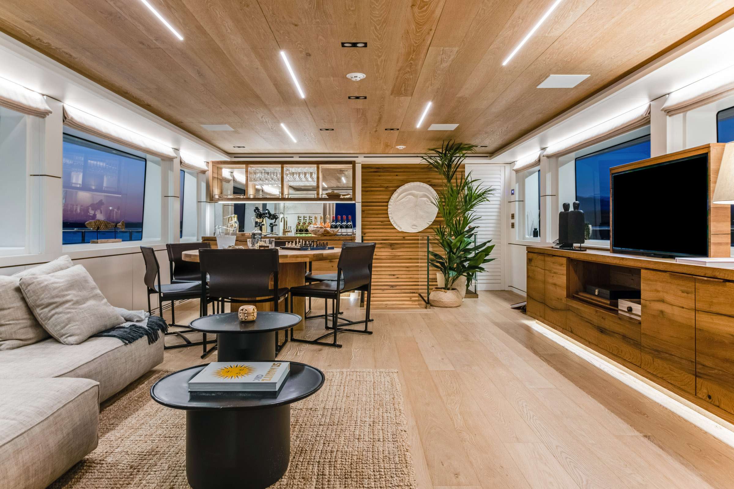 SABAI Cantiere Delle Marche Nauta Air 110 - main dining area