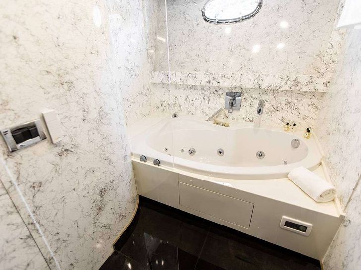 ANDROMEDA Posillipo Technema 80 - master cabin bathroom ANDROMEDA Posillipo Technema 80 - master cabin bathroom