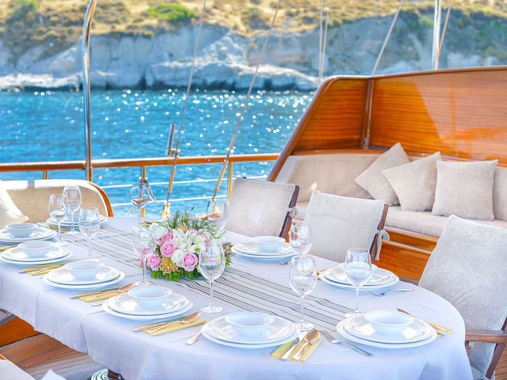 LADY CHRISTA Bodrum Shipyard 36m - alfresco dining set up LADY CHRISTA Bodrum Shipyard 36m - alfresco dining set up