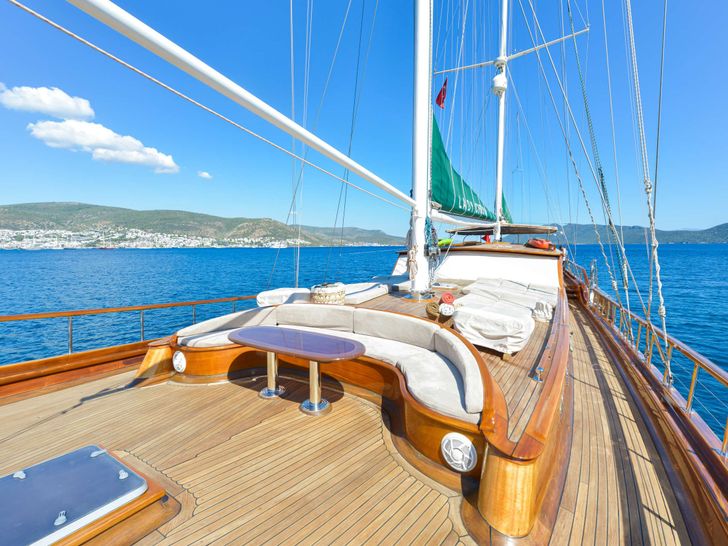 LADY CHRISTA Bodrum Shipyard 36m - foredeck lounge LADY CHRISTA Bodrum Shipyard 36m - foredeck lounge