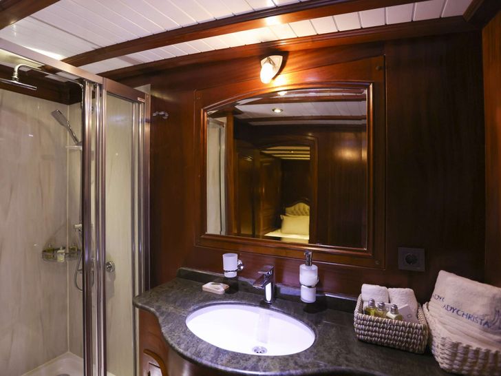 LADY CHRISTA Bodrum Shipyard 36m - master cabin bathroom LADY CHRISTA Bodrum Shipyard 36m - master cabin bathroom