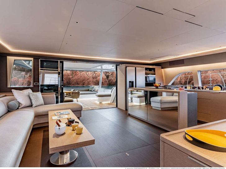 JAN'S FELINE Lagoon Seventy 8 - Indoor Lounge Entrance JAN'S FELINE Lagoon Seventy 8 - Indoor Lounge Entrance