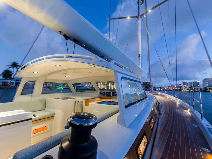 CIRRUS Sailing Yacht 68ft - side walkway CIRRUS Sailing Yacht 68ft - side walkway