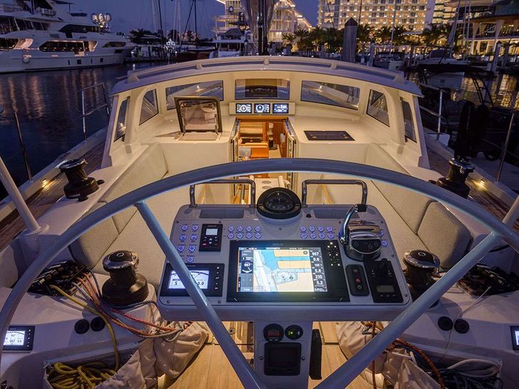 CIRRUS Sailing Yacht 68ft - helm CIRRUS Sailing Yacht 68ft - helm
