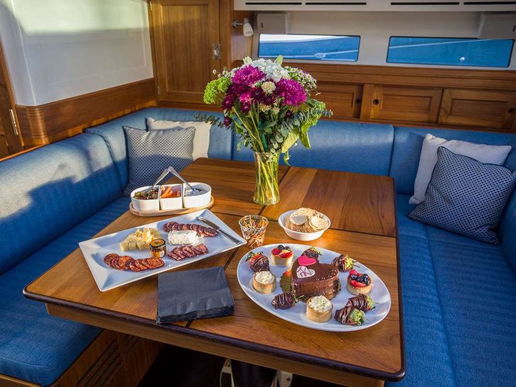 CIRRUS Sailing Yacht 68ft - indoor dining area CIRRUS Sailing Yacht 68ft - indoor dining area