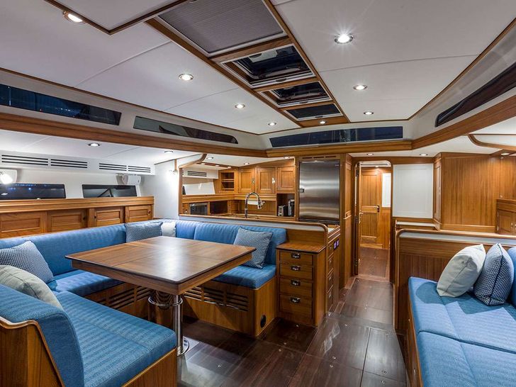 CIRRUS Sailing Yacht 68ft - saloon CIRRUS Sailing Yacht 68ft - saloon
