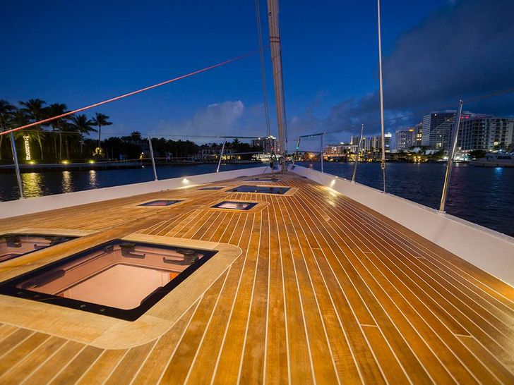CIRRUS Sailing Yacht 68ft - foredeck CIRRUS Sailing Yacht 68ft - foredeck