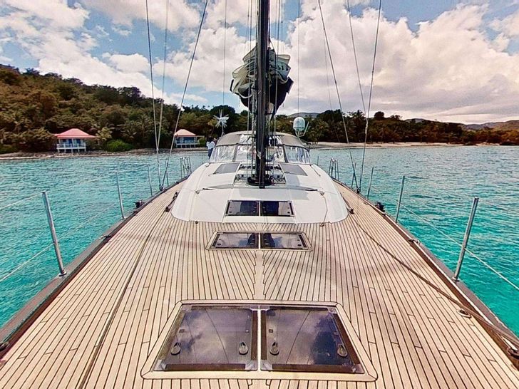 BODHISATTVA Jeanneau 64 - foredeck BODHISATTVA Jeanneau 64 - foredeck